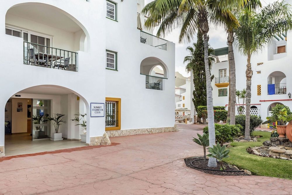 undefined Sunset Harbour Club 4