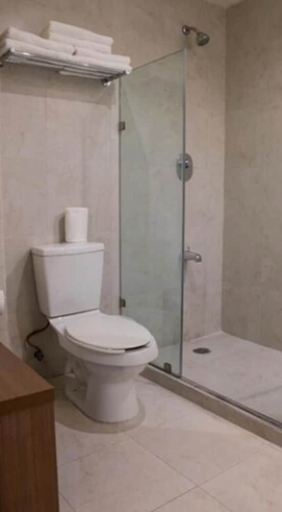 Hotel Tulijá Palenque Room, 2 Twin Beds, Street View 9