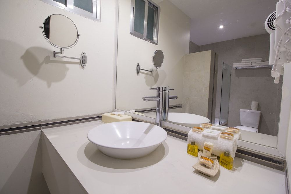 Hotel Tulijá Palenque Room, 2 Twin Beds, Street View 8