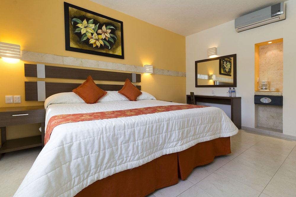 Hotel Tulijá Palenque Executive Room, 1 King Bed, Interior View 4