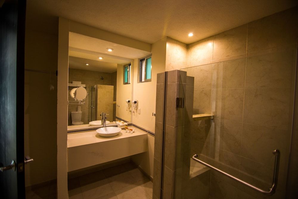 Hotel Tulijá Palenque Room, 2 Twin Beds, Street View 7