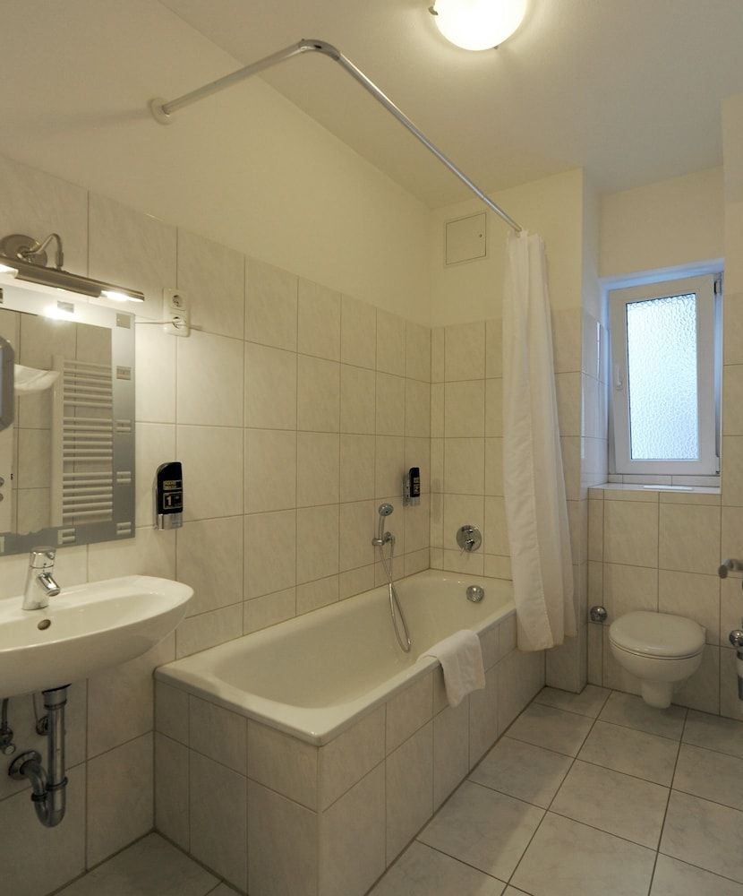 Fair Hotel Villa Diana Westend Double Room 4