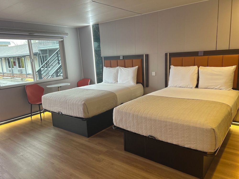 Mountain View Motel Deluxe Double Room, 2 Double Beds (Second Floor) 2