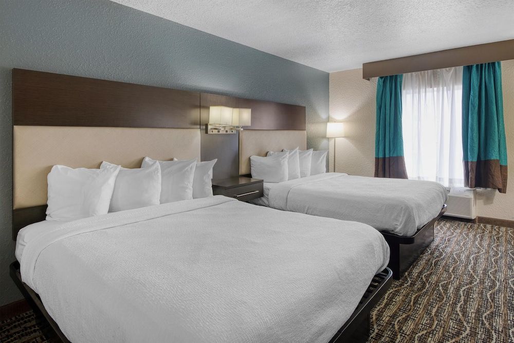 Best Western Waldo Inn and Suites Suite, 2 Queen Beds, Non Smoking, Refrigerator & Microwave (with Sofabed) 3