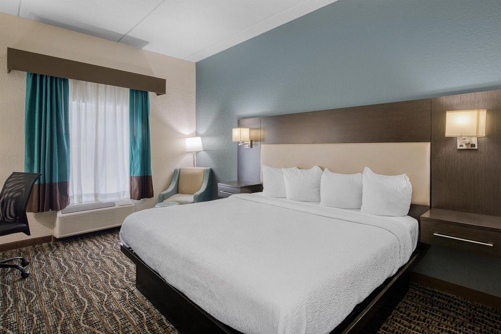 Best Western Waldo Inn and Suites Standard Room, 1 King Bed, Non Smoking, Refrigerator & Microwave (Pet Friendly) 3