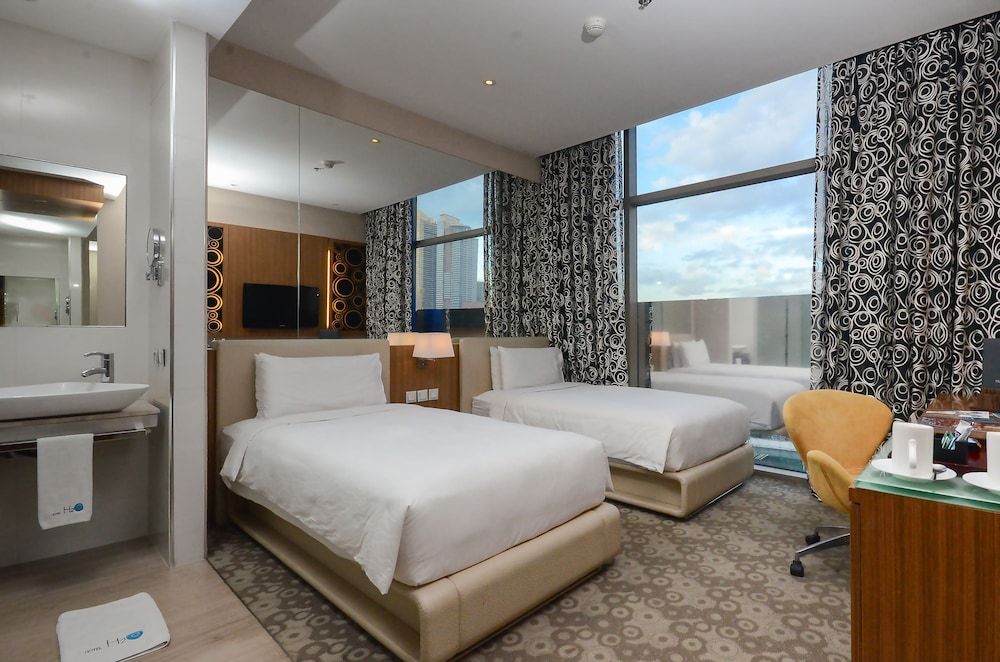 Hotel H2O Standard Room, 2 Twin Beds, Park View 6