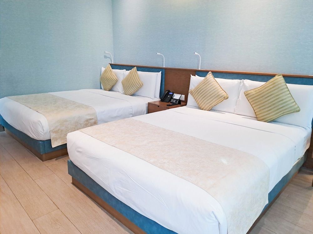 undefined Hotel H2O 8