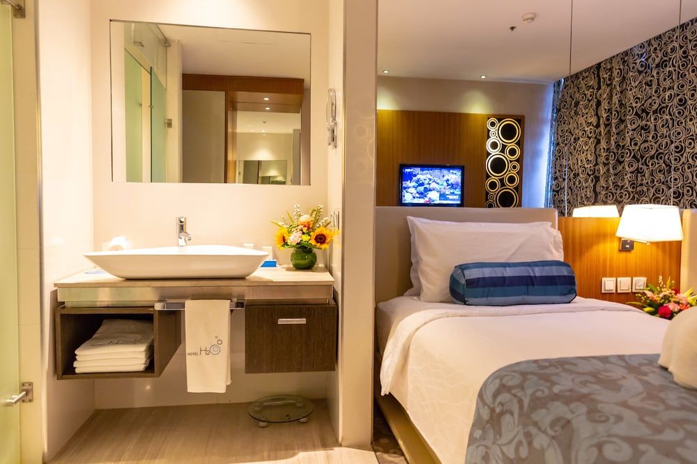 Hotel H2O Standard Room, 2 Twin Beds, Park View 13