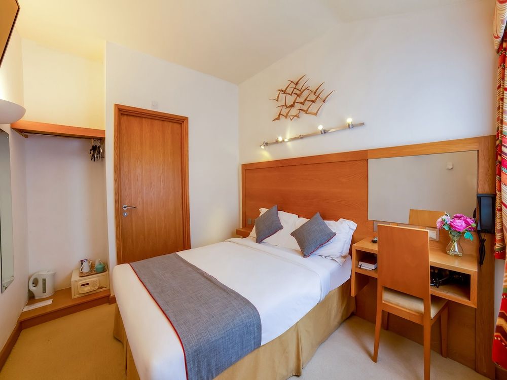 Flagship Winford Manor Standard Double Room 2