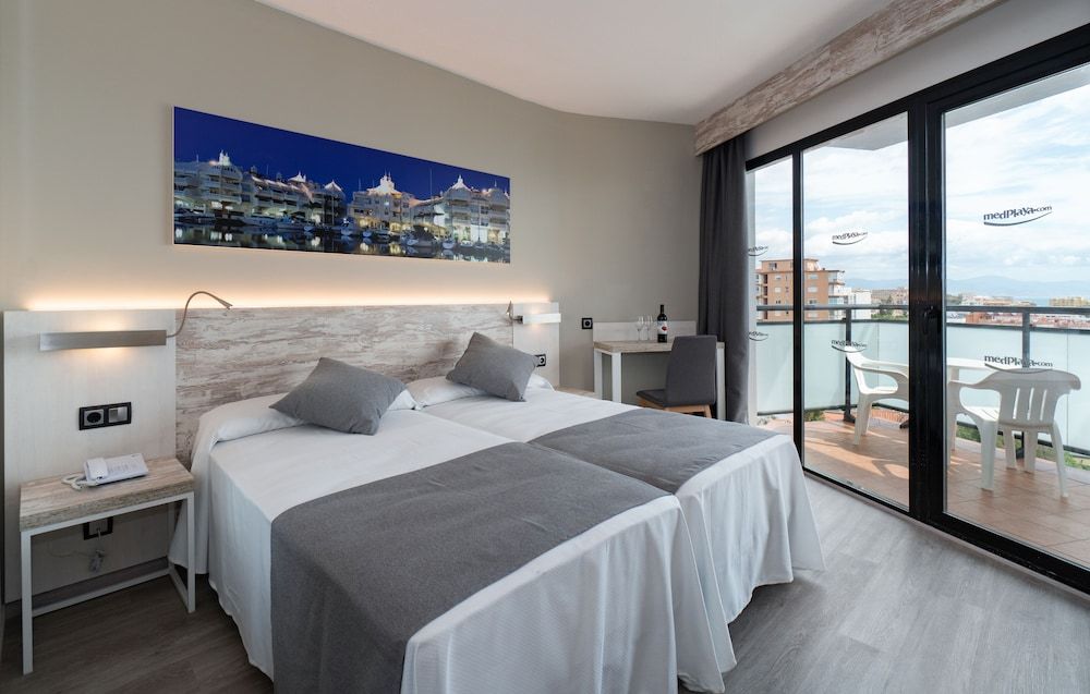 Double room (3 adults)