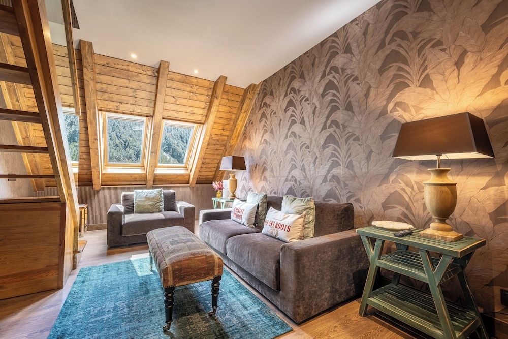 Hotel Val De Neu Royal Suite, 2 adults and 2 children 13