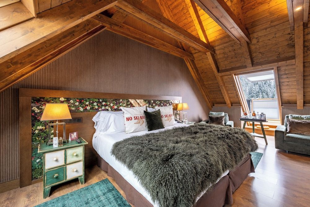 Hotel Val De Neu Royal Suite, 2 adults and 2 children 2