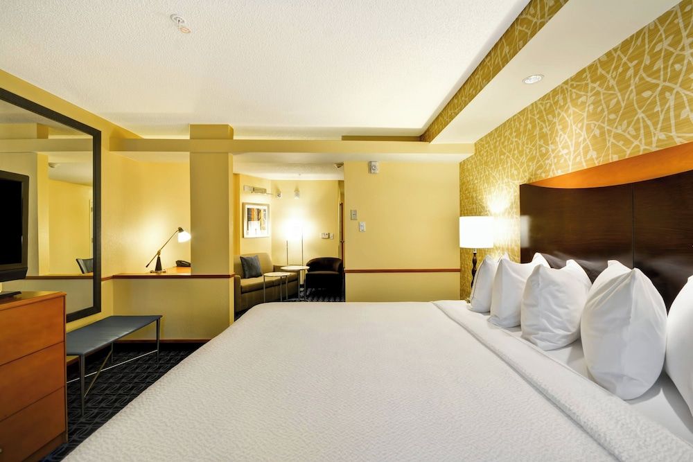 Room, 1 King Bed with Sofa bed, Non Smoking (Hearing Accessible)