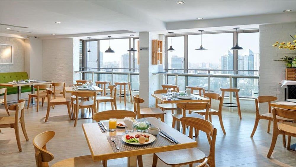 undefined Kingtown Hotel Hongqiao 6