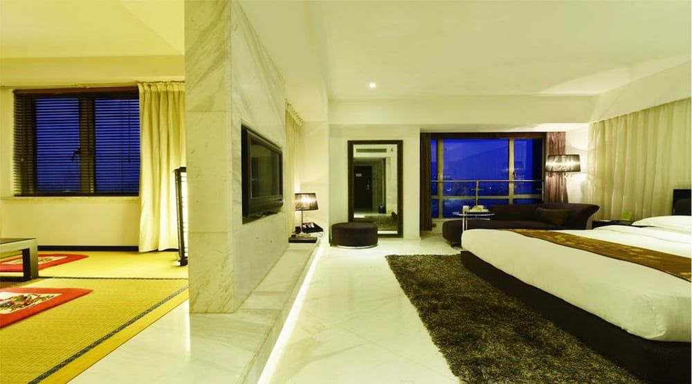 undefined Kingtown Hotel Hongqiao 9
