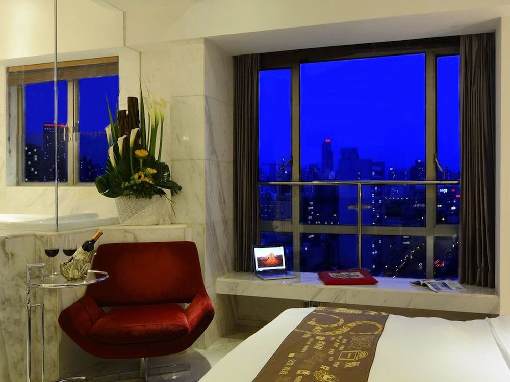 undefined Kingtown Hotel Hongqiao 10