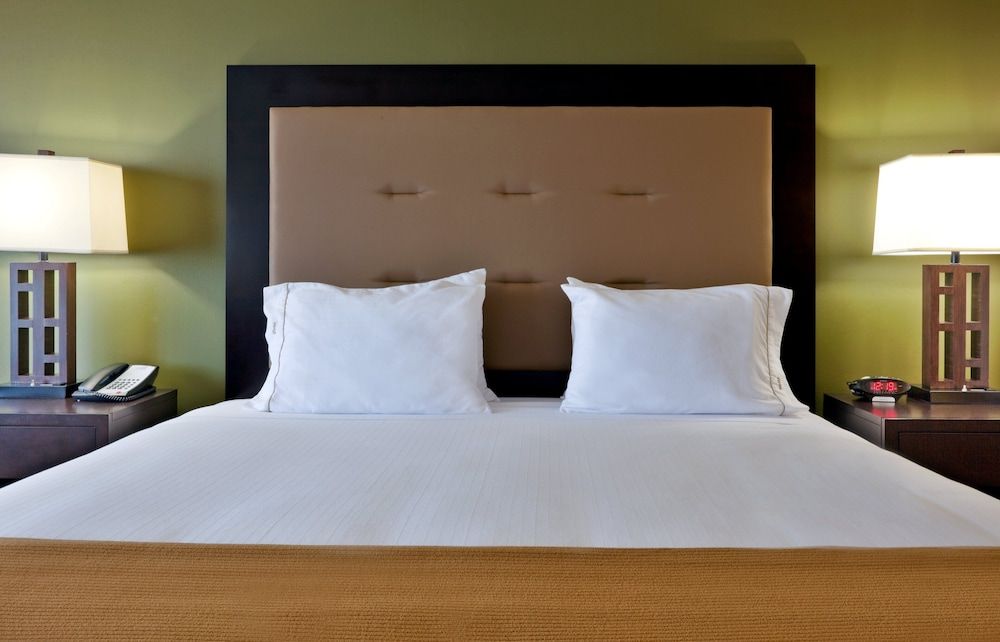 Standard Room, 1 King Bed