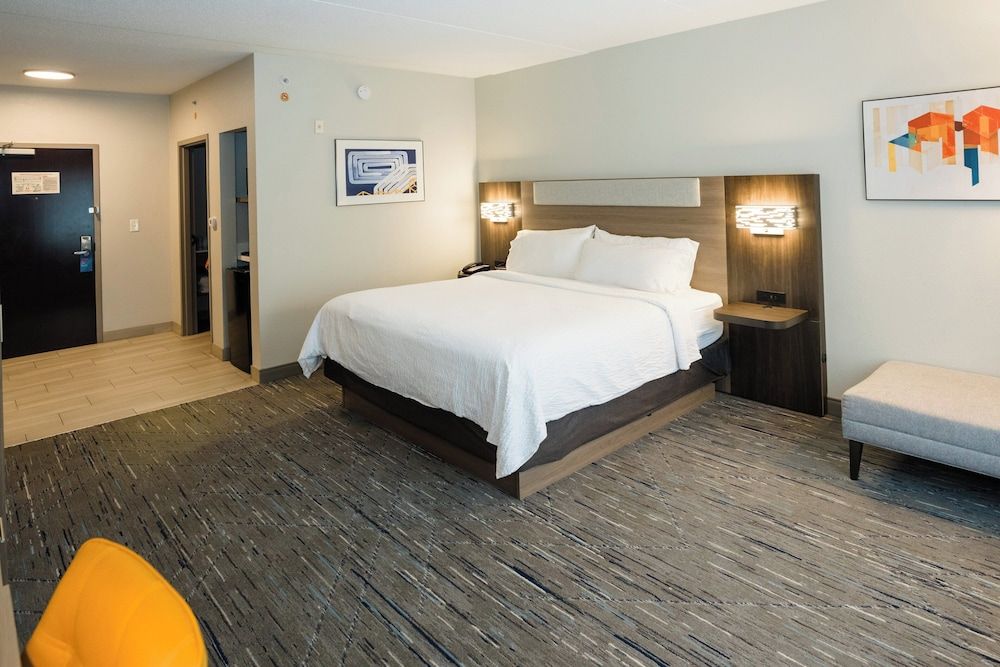 Standard Room, 1 King Bed (Extra Floor Space)