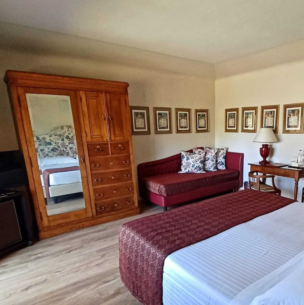 undefined Park Palace 6