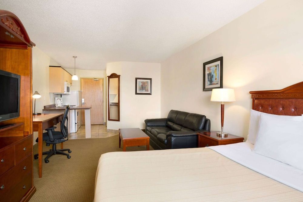 Standard Room, 1 King Bed with Sofa bed, Smoking (Efficiency)