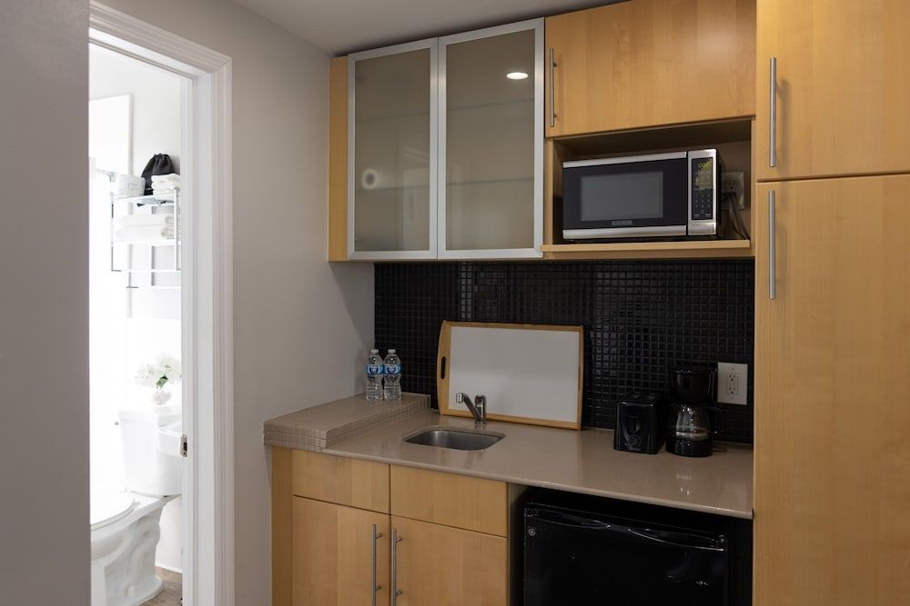 Ocean Reef Suites, South Beach Queen Studio with Sofa Bed 10