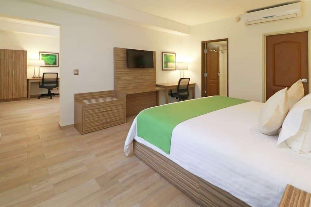 Suite, 1 Bedroom, Non Smoking (1 King Bed)