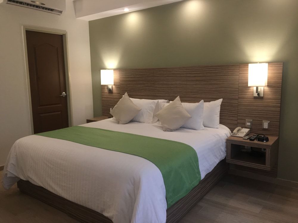 Suite, 1 Bedroom, Non Smoking (1 King Bed)