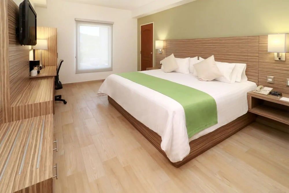 Room, 1 King Bed, Accessible, Non Smoking (Mobility)