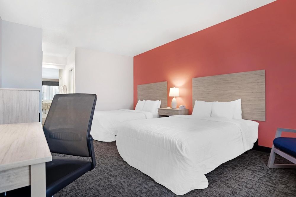 Best Western Navarre Waterfront Standard Room, 2 Queen Beds, Accessible, Refrigerator & Microwave