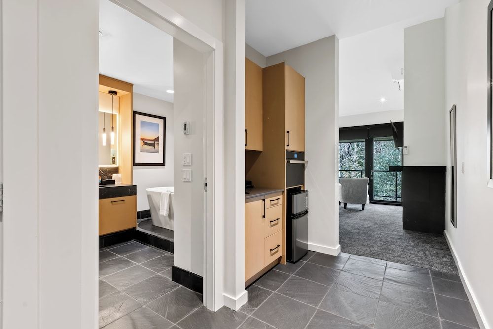 Black Rock Oceanfront Resort Studio Lodge Rainforest View 3