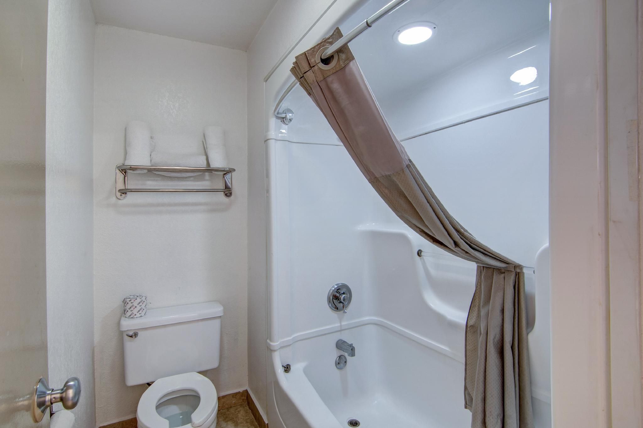 2 Full Beds  Non-Smoking, Kitchen