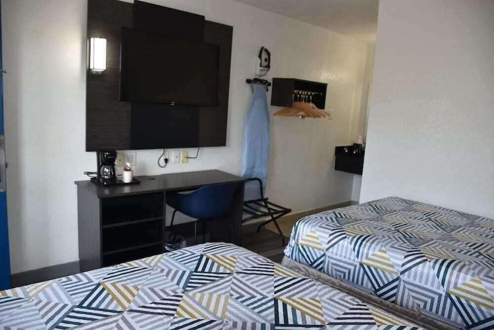 Studio 6 Grand Prairie, TX Room, 2 Double Beds, Smoking 3