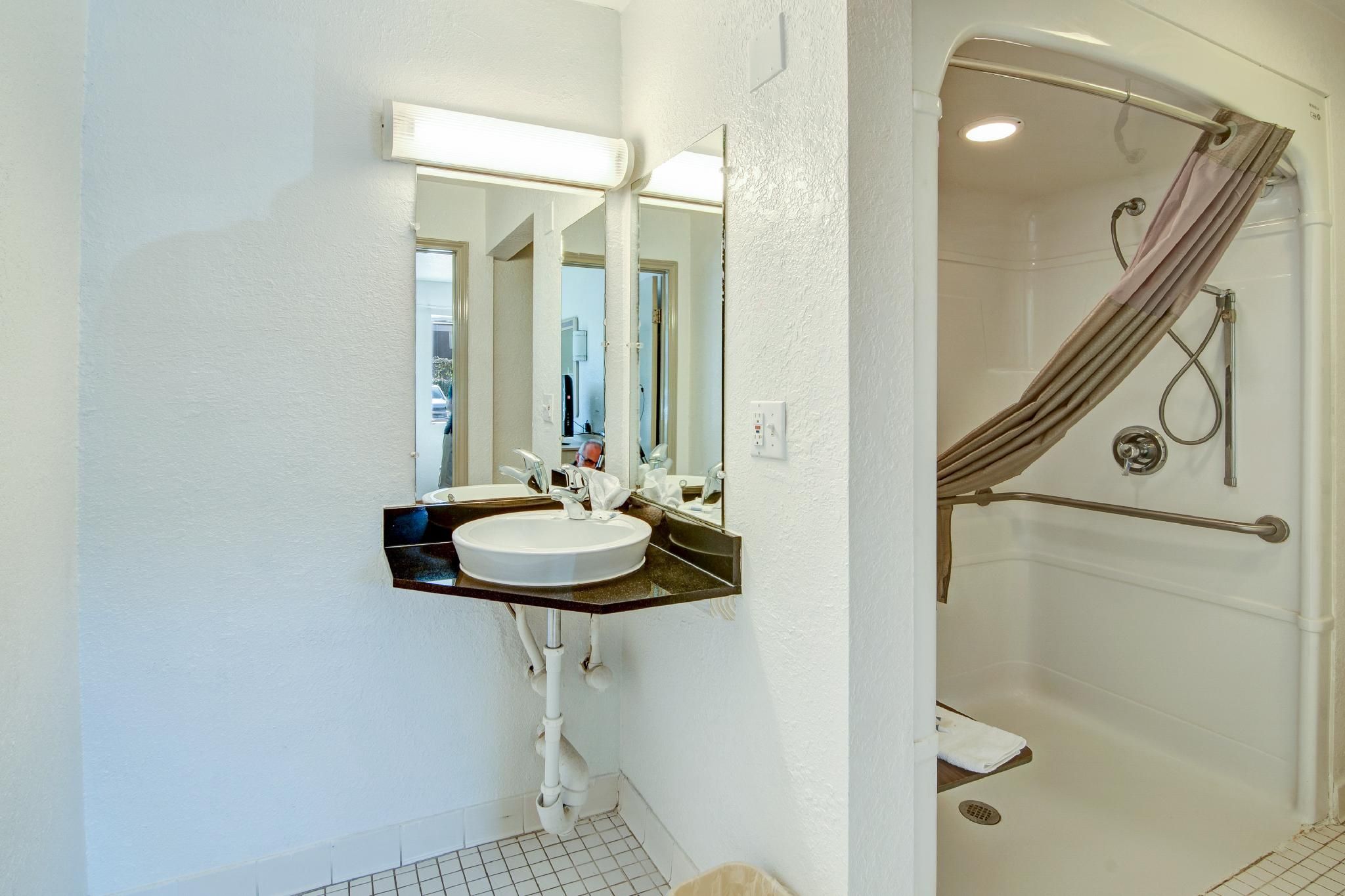 Studio 6 Grand Prairie, TX 2 Full Beds  Smoking, Kitchen 2