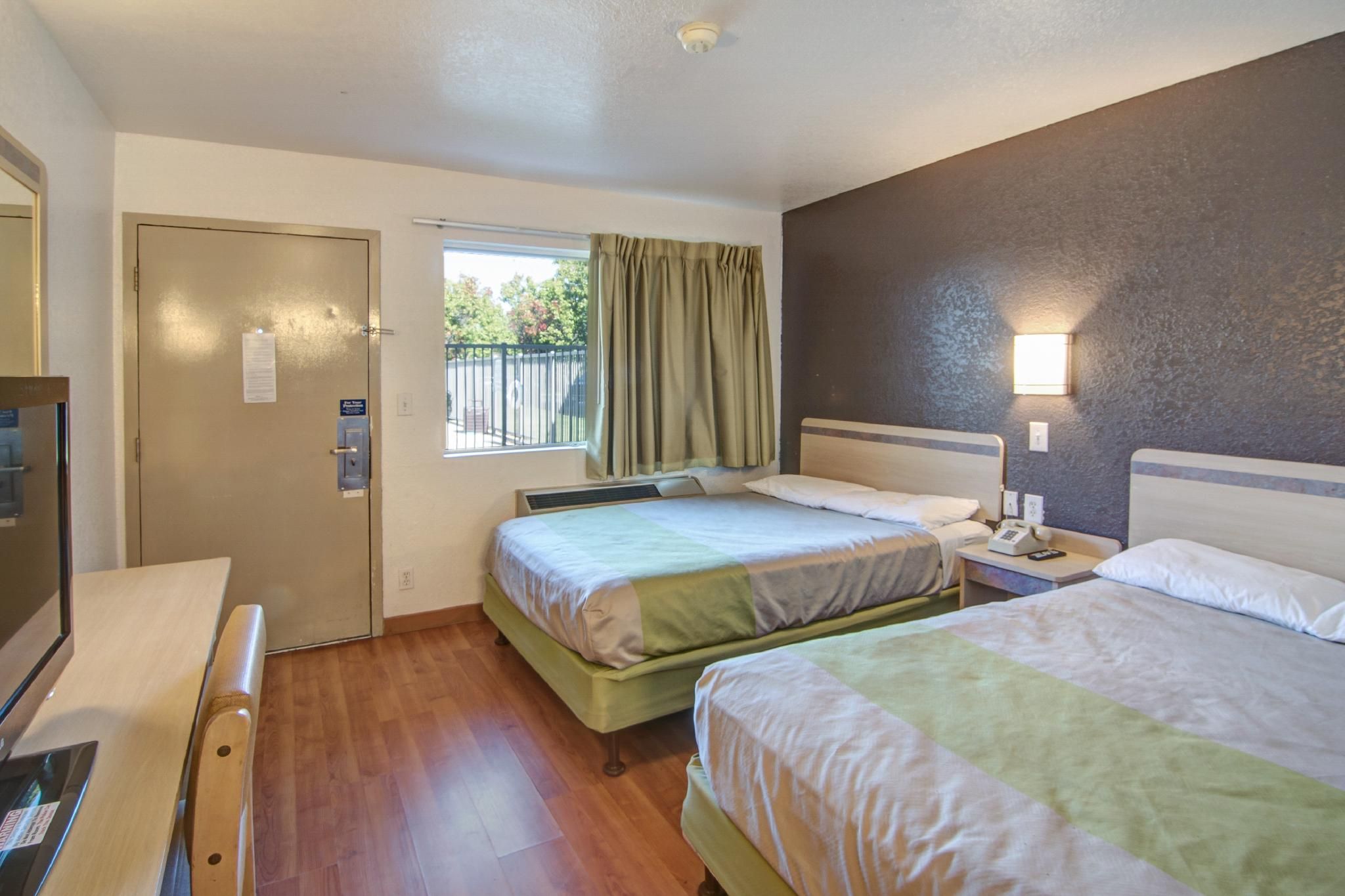 Studio 6 Grand Prairie, TX 2 Full Beds  Smoking, Kitchen