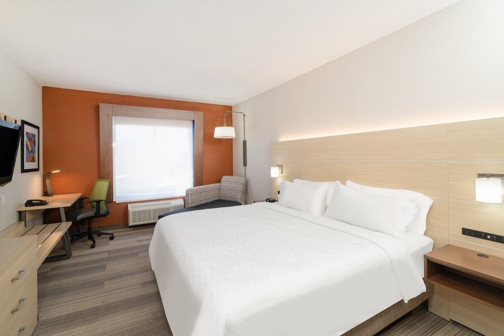 Standard Room, 1 King Bed, Accessible (Communications)