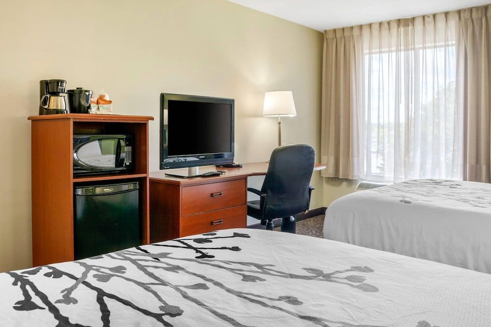 Standard Room, 2 Queen Beds, Non Smoking