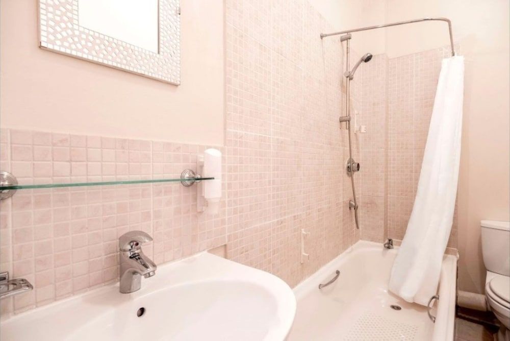 Broadfield Park Hotel Deluxe Double Room, 1 Double Bed 5