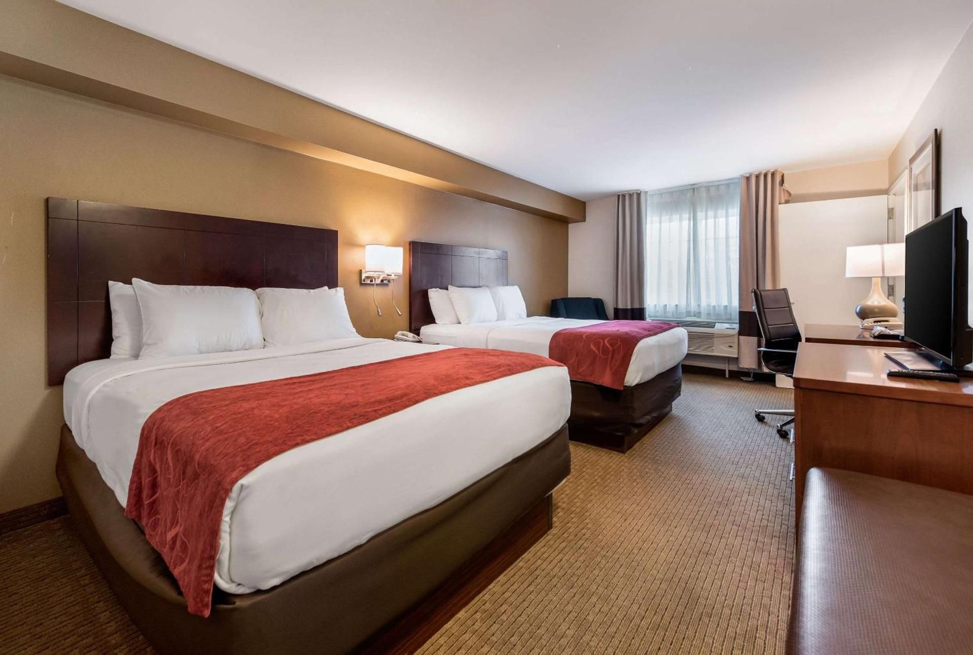 3 Queen Beds, Suite, Nonsmoking