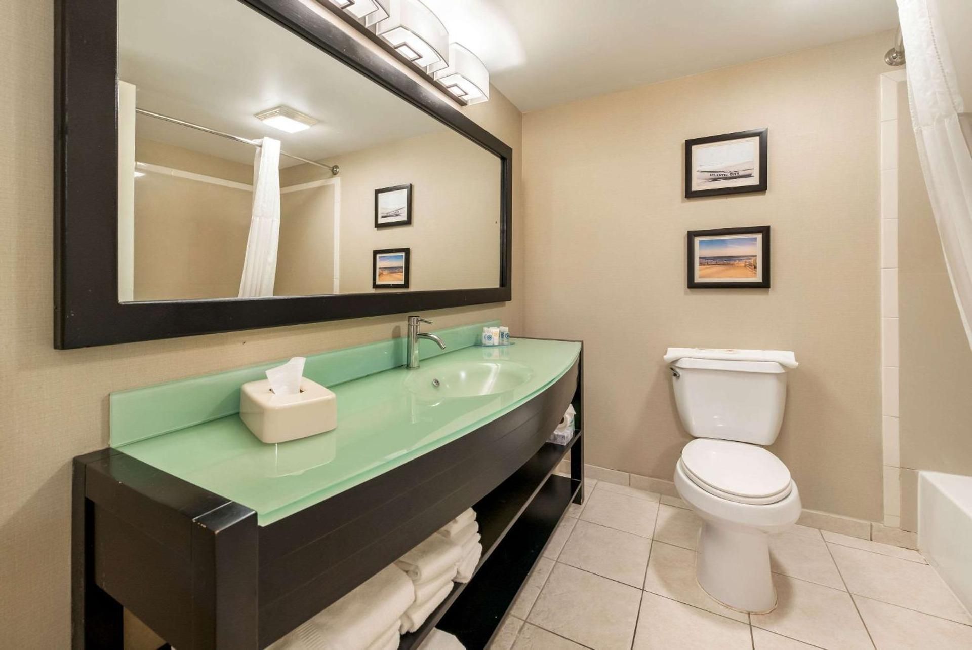 3 Queen Beds, Suite, Nonsmoking