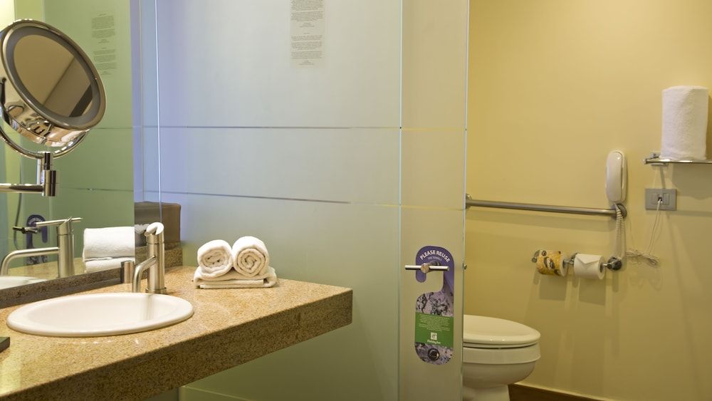Holiday Inn Mexico City - Plaza Universidad by IHG Standard Room, 1 King Bed 9