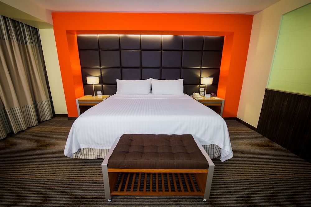 Holiday Inn Mexico City - Plaza Universidad by IHG Standard Room, 1 King Bed 2