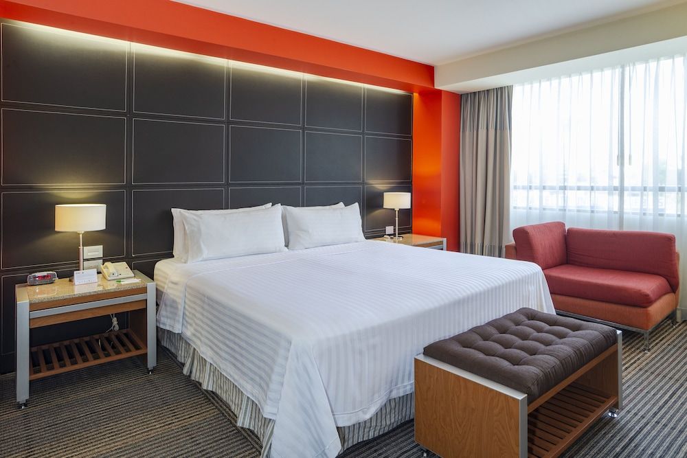 Holiday Inn Mexico City - Plaza Universidad by IHG Standard Room, 1 King Bed 8
