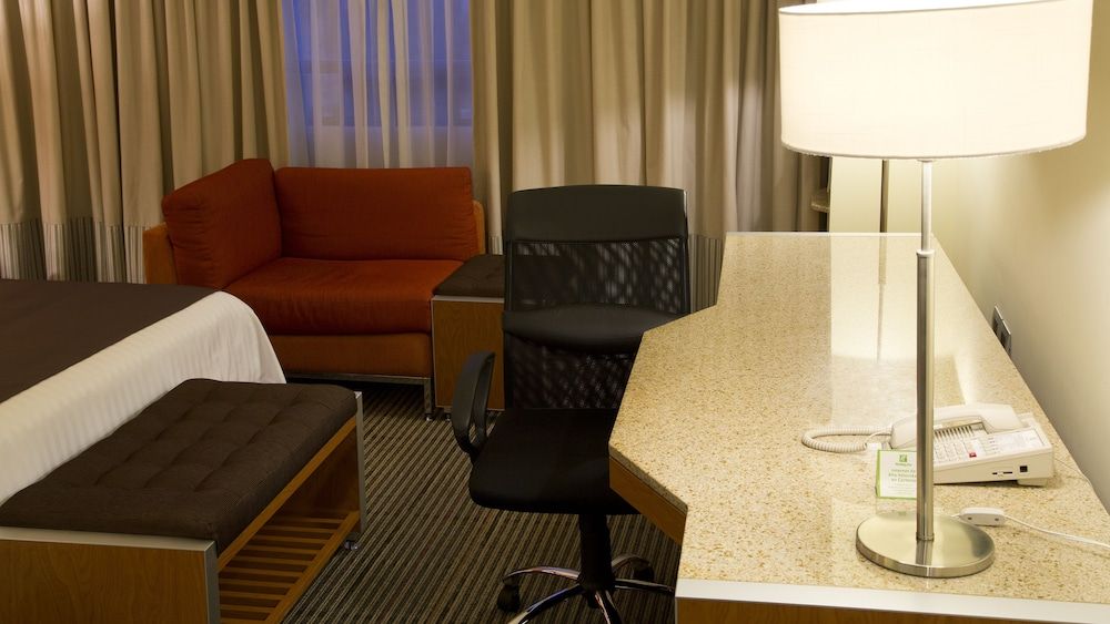 Holiday Inn Mexico City - Plaza Universidad by IHG Standard Room, 1 King Bed 3