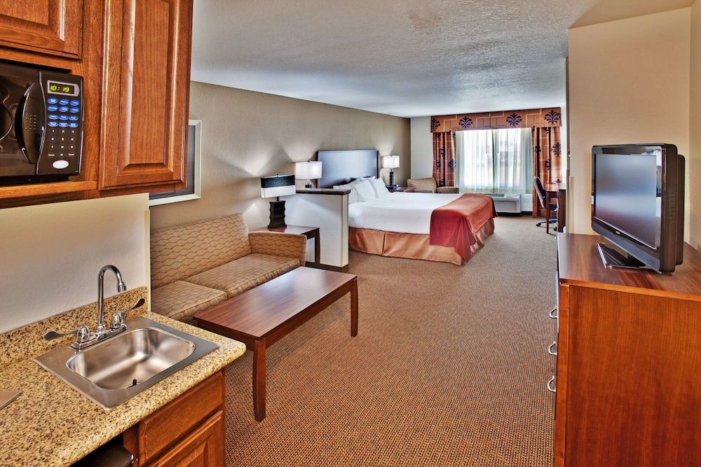 Suite, 1 Queen Bed