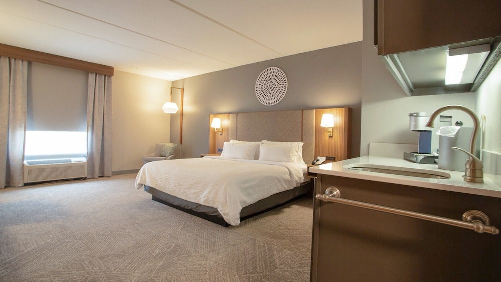 Holiday Inn Midland by IHG Standard Room, 1 King Bed with Sofa bed