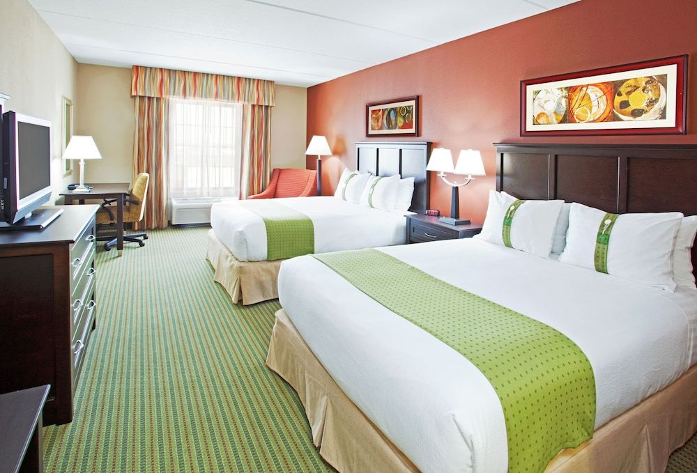 Holiday Inn Midland by IHG Standard Room, 2 Queen Beds (Walk-In Shower)