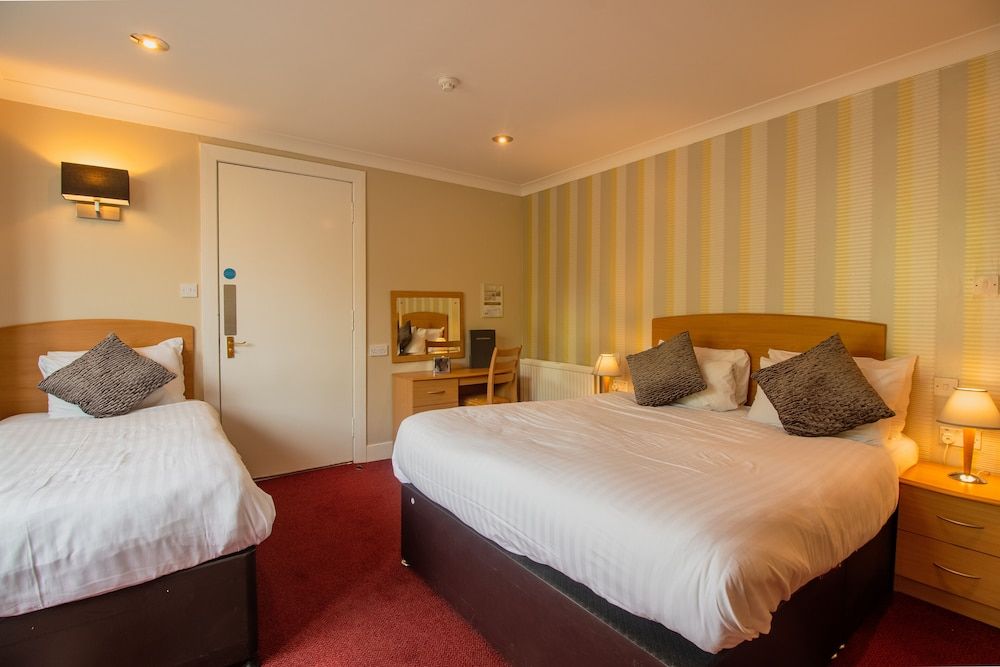 Albion Hotel Triple Room 8