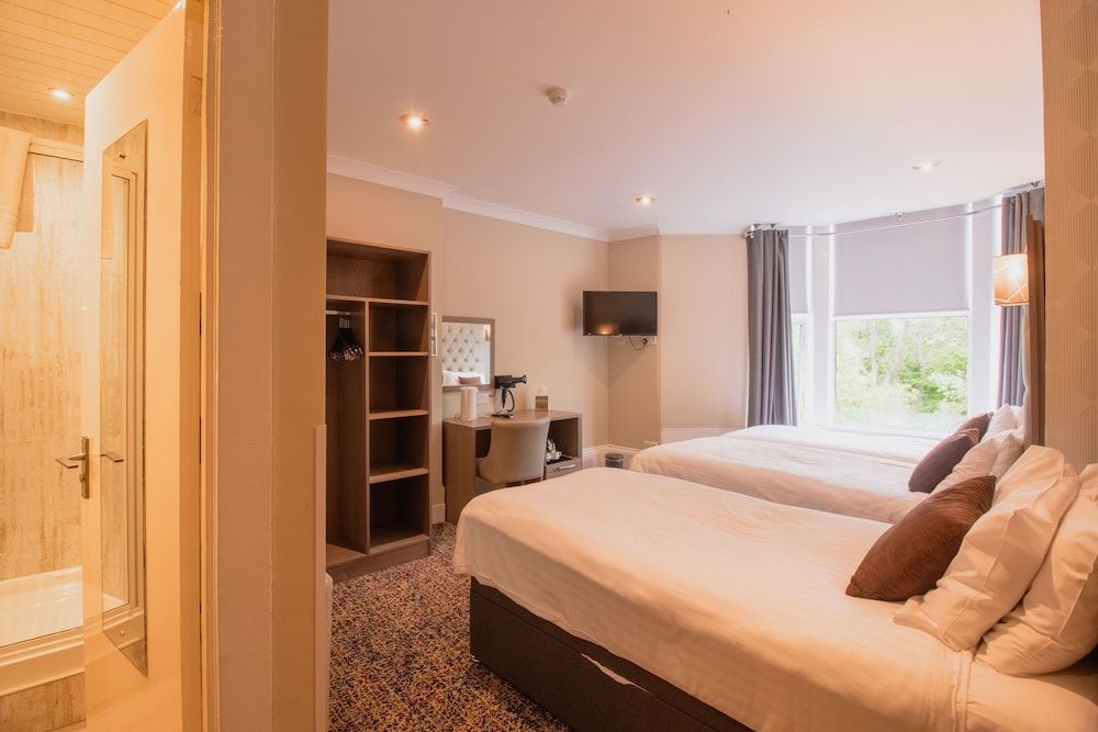 Albion Hotel Triple Room 11