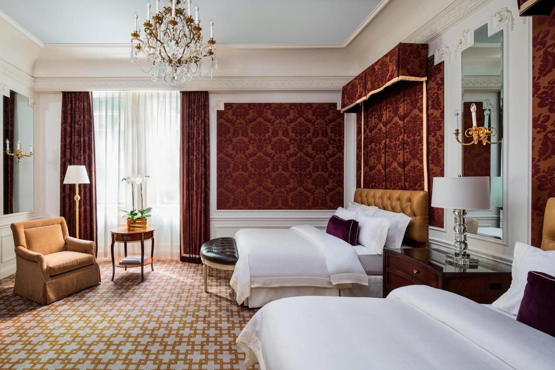 One-Bedroom Madison King Suite with Butler Service - Mobility and Hearing Accessible with Tub
