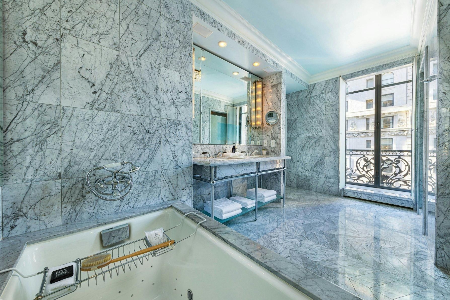 Caroline Astor-w Butler, 1 Bedroom Suite, 1 King, Central Park view, Corner room